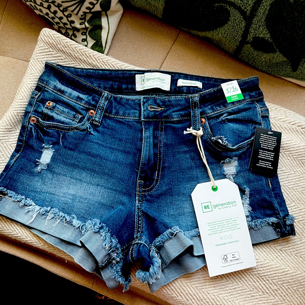 NWT Regeneration “Meadow” mid rise jean shorts  size 3